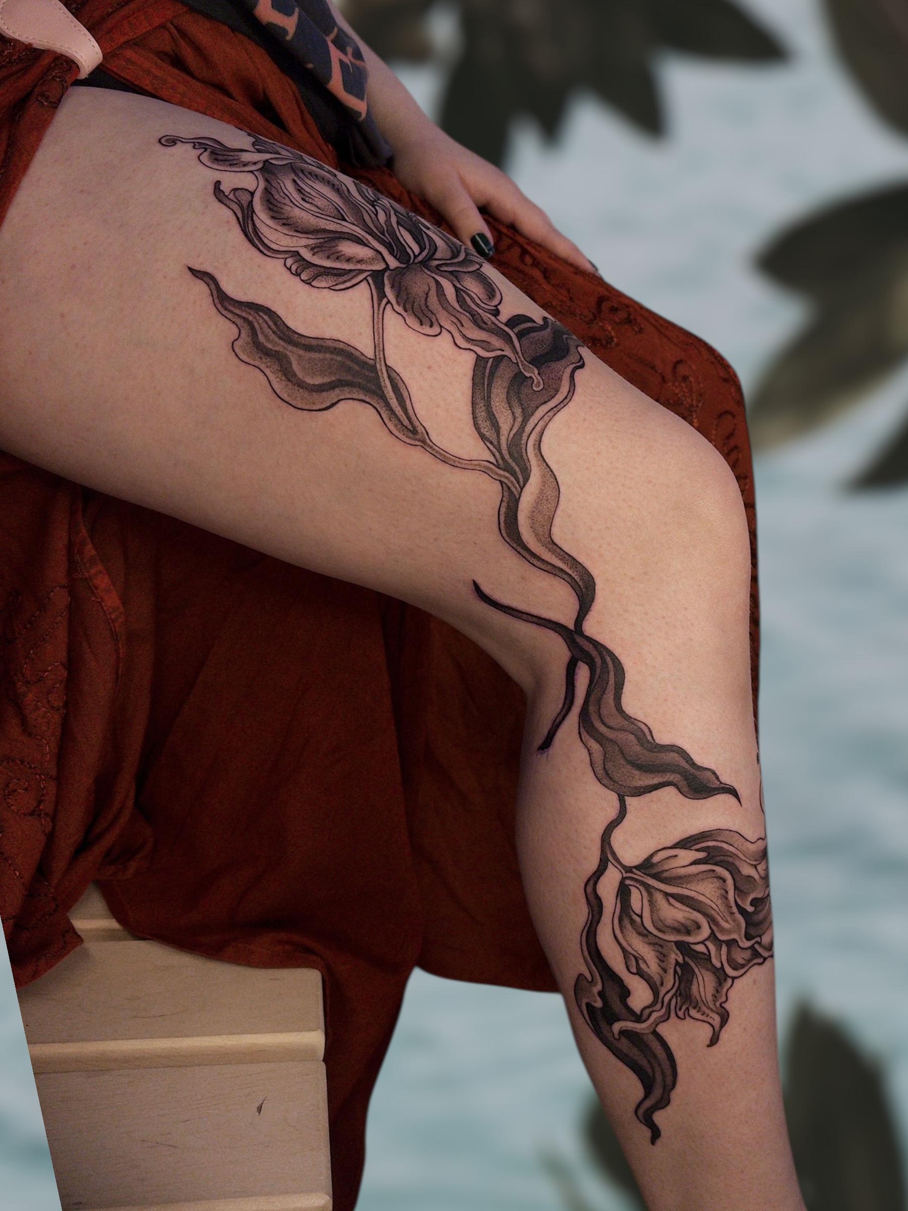 criss cross big flowers leg